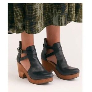 Free People Black Leather Cedar Buckle Clogs